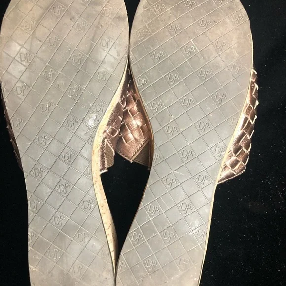 Donald Pliner "Sassy3" Bronze Wedge Platform Heel - Picture 4 of 4